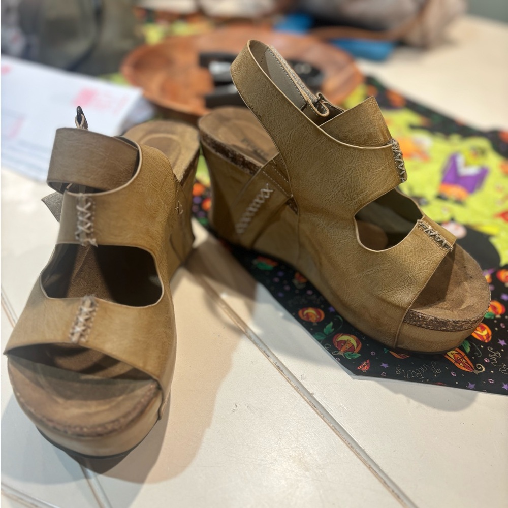 Pierre Dumas. Size 6.5. Tan.